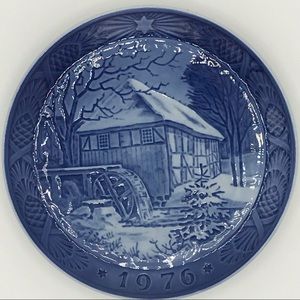 🎄🎁 Royal Copenhagen Christmas Collector’s Plate - 1976